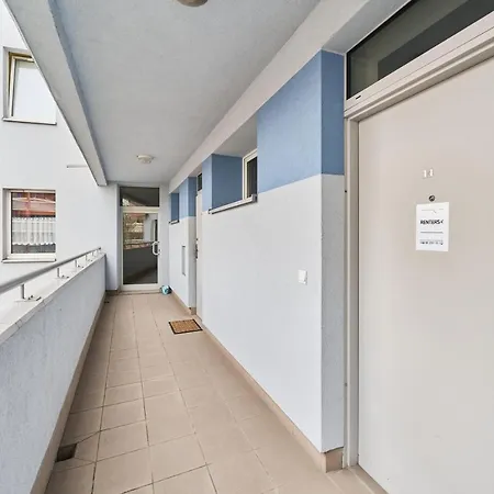 Apartment Bajana By Renters